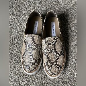 Steve Madden Snakeskin Loafers Size 9